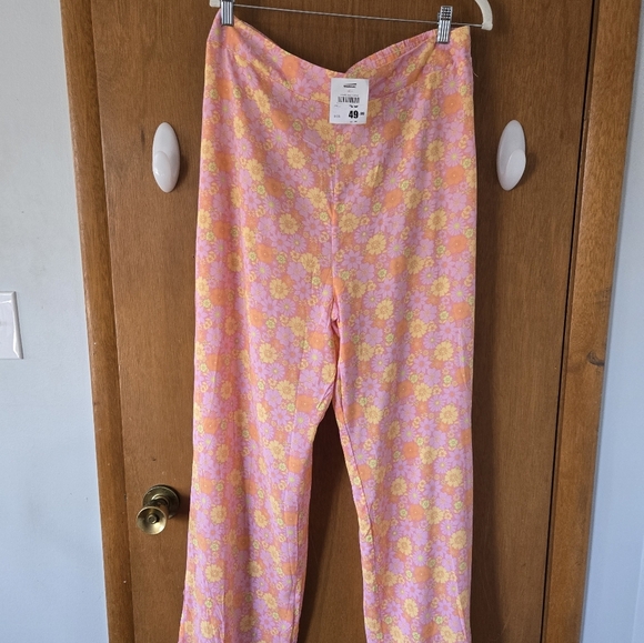 NWT, Floral Pink and Yellow Pants SIZE L. - Picture 5 of 5